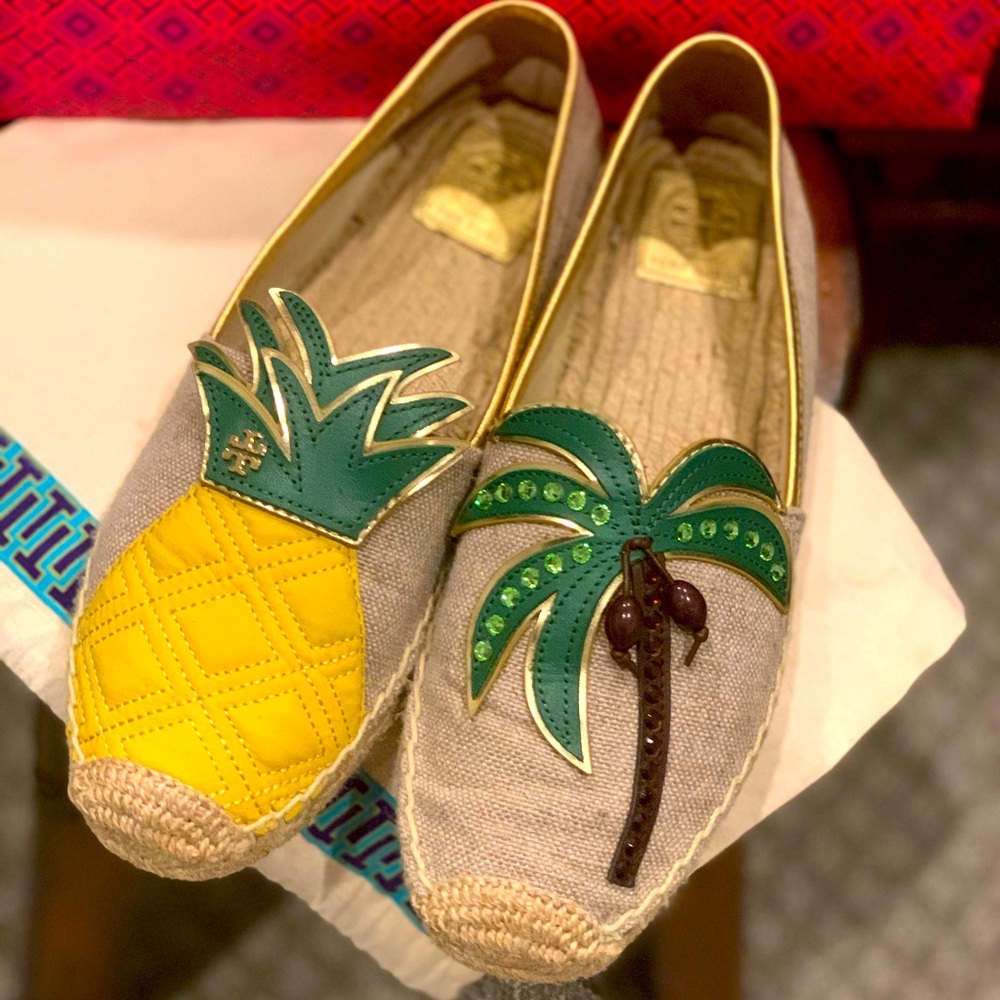 Tory Burch
Castaway Canvas Flat Espadrille,Neutral